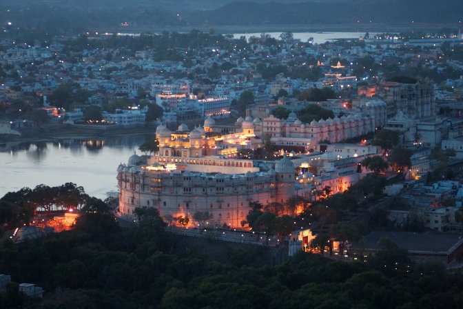 evening_view_city_palace_udaipur-wikipedia